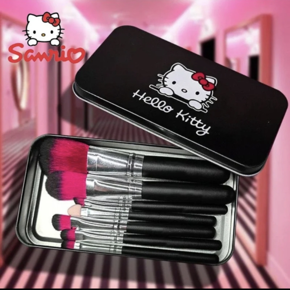 🆕 Hello Kitty 7 Piece Makeup Brush Set